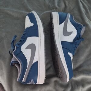 Nike Men's Blue and White Sneakers